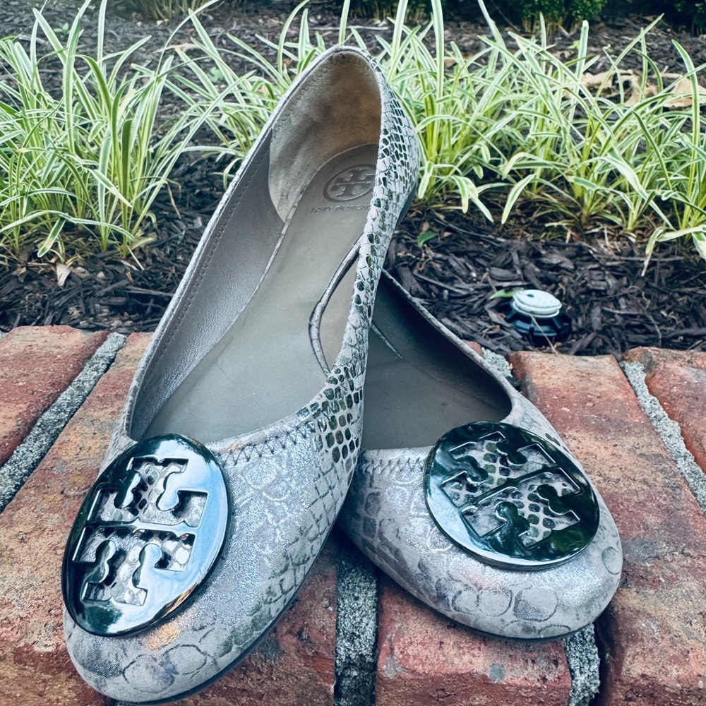 Tory Burch Reva ballet flats in gray metallic leather with snakeskin texture
